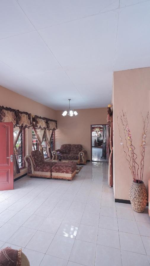 Marry Ind Gunung Kawi Guest House Malang Bumirejo Exterior foto